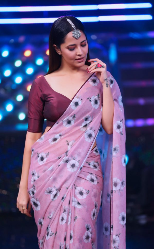 anasuya-in-womens-party-wear-pink-color-georgette-with-printed-saree