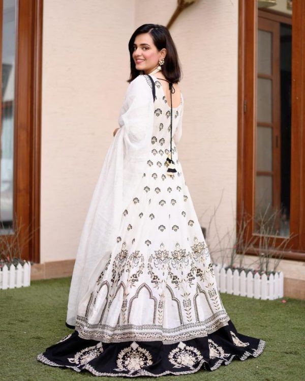 classic-white-color-butterfly-net-with-embroidery-work-anarkali