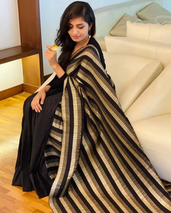beautiful-blackwhite-georgette-with-crushed-saree