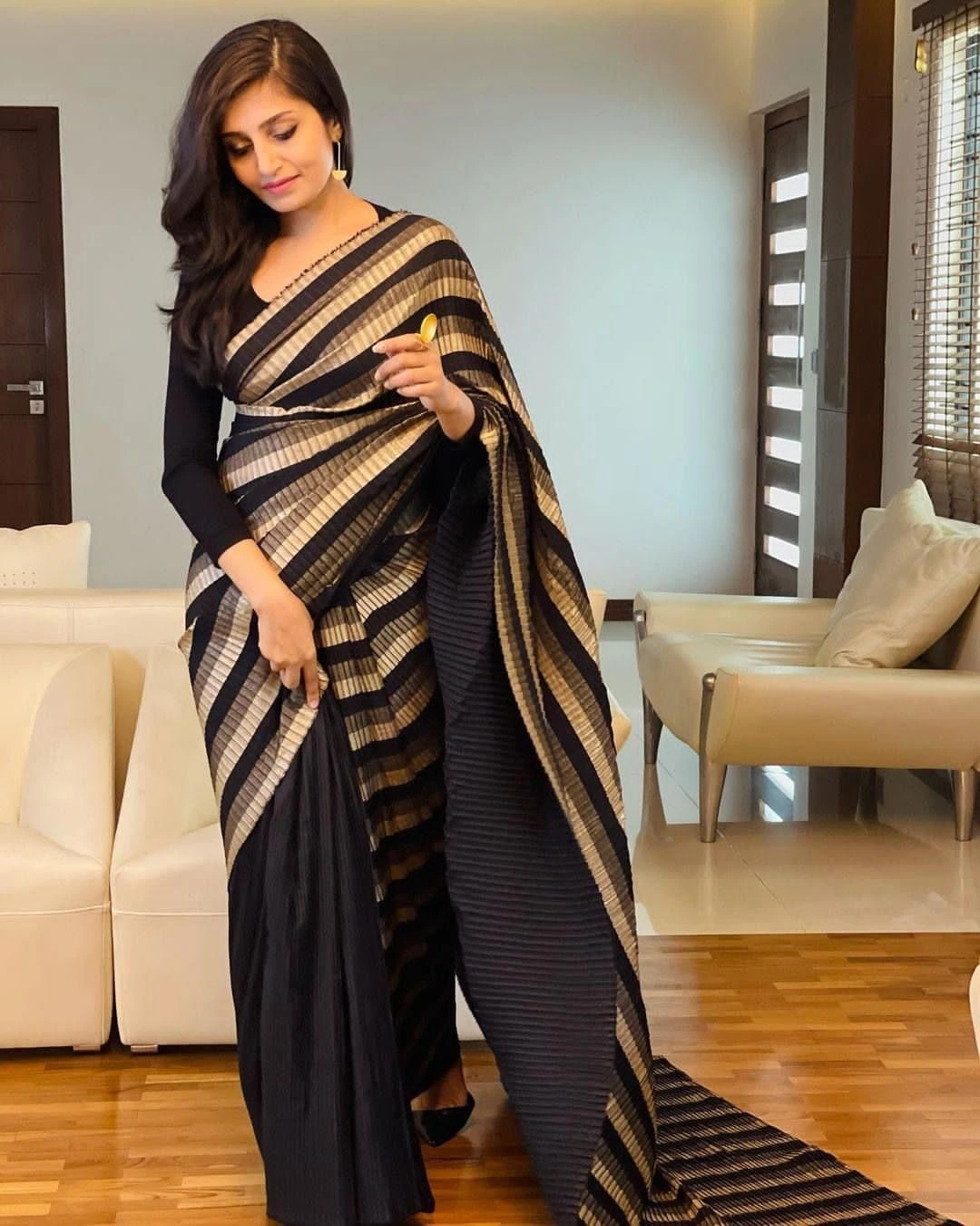 beautiful-blackwhite-georgette-with-crushed-saree