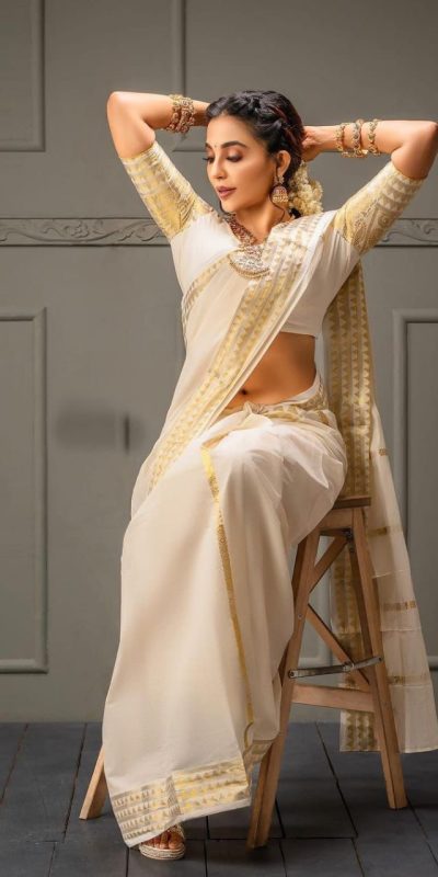 Special White Soft Banarasi Silk Cloth Rich Pallu All Over Saree