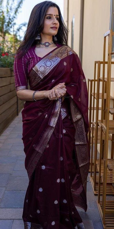 Aglow Purple Color Soft Lichi Silk Ordinary Design Rich Pallu Saree