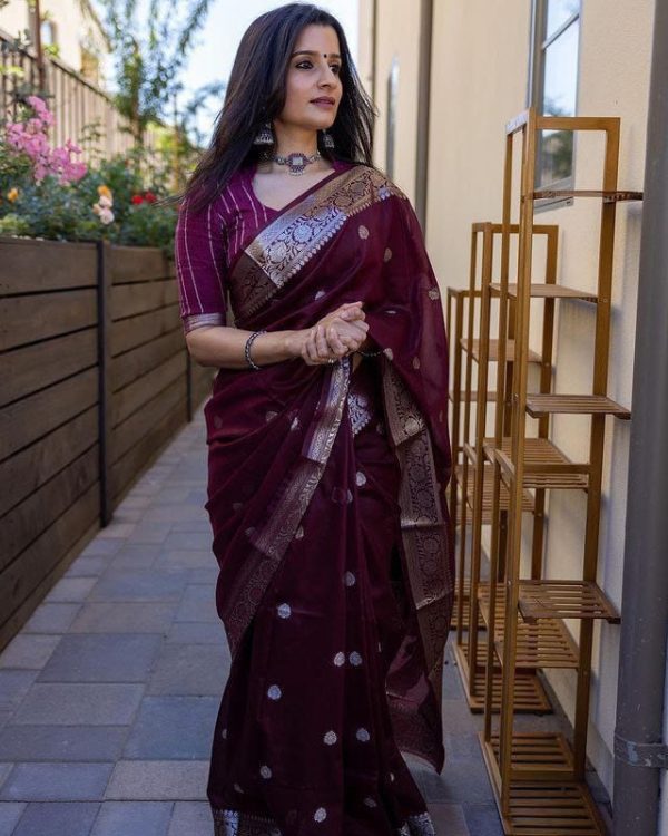Aglow Purple Color Soft Lichi Silk Ordinary Design Rich Pallu Saree