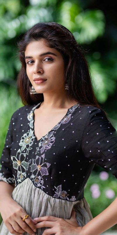 Splendorous White Color Choline Embroidery Sequence Gown