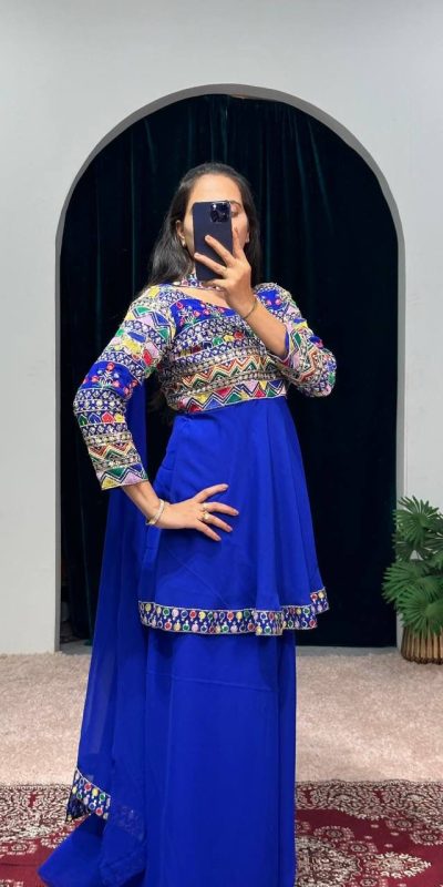 Sublime Royal Blue Color Georgette Heavy Embroidery Salwar Suit