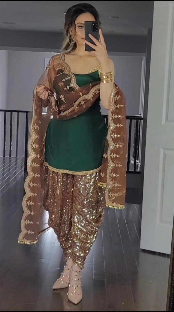 Graceful Green Color Faux Georgette Embroidery Salwar Suit