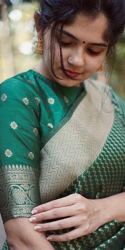 Majestic Green Color Soft Lichi Silk Ordinary Design Pallu Saree