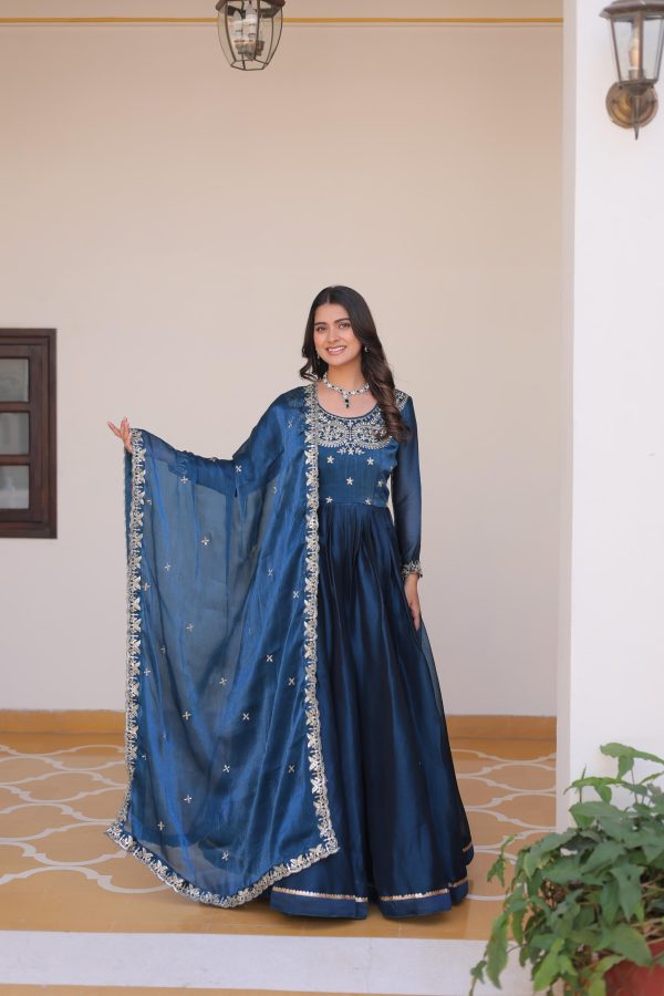 Classic Blue Wine Color Burberry Silk Sequence Work Readmit Less Gown