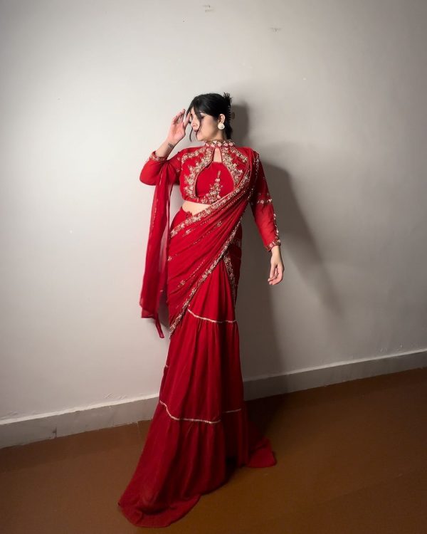 BE 280 Red Georgette Lehenga Saree Perfect for Wedding, Party, Cultural Events, Housewarming, Ganesh Chaturthi . Affordable Price ₹2399. Delivery 4- | Lehenga, Bollywood Lehenga, Creative Lehenga, Designer Lehenga, Embroidered Lehenga, Party Wear Lehenga