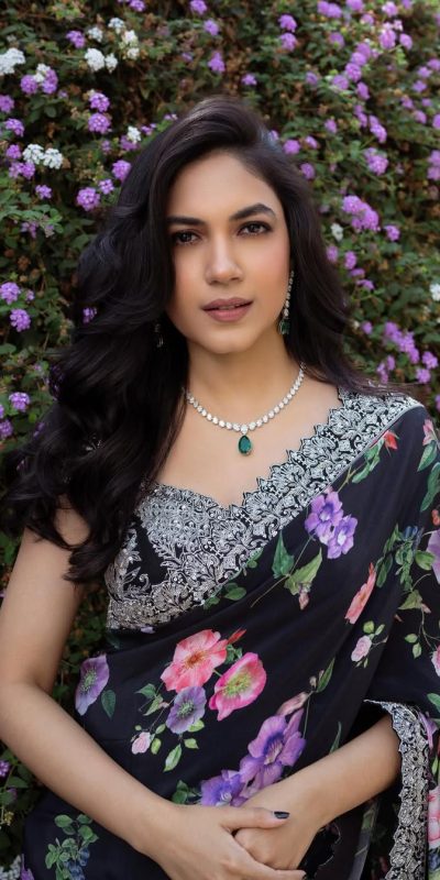 BT 427 Black Color Georgette With Embroidery Work & Sequins Work Saree . Get it for ₹1999. Delivery 4-6 Working Days. Shop now. | Sarees, Bollywood Sarees, Creative Sarees, Designer Sarees, Embroidered Sarees, Ethnic Saree, Modern Digital sarees, Party Wear Sarees