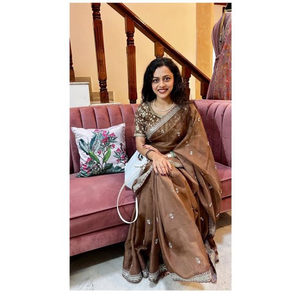 AC MAGIC CIRCLE Brown Soft Organza Saree Perfect for Wedding, Party, Haldi, Festival Celebrations, Diwali – . Grab it for ₹2099. Delivery 4-6 Working Days | Sarees, Bollywood Sarees, Creative Sarees, Designer Sarees, Embroidered Sarees, Ethnic Saree, Modern Digital sarees, Party Wear Sarees