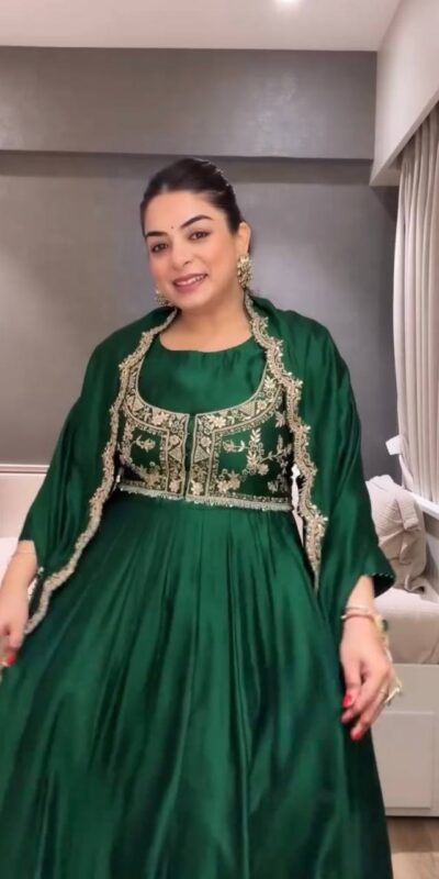 BT 5005 Green Chinon Silk Gown with Sequins Work & Embroidery Work. Best Price ₹2099. Delivery 4-6 Working Days. Shop now. | Gowns, Bollywood Gowns, Creative Gowns, Designer Gowns, Embroidered Gowns, Party Wear Gowns