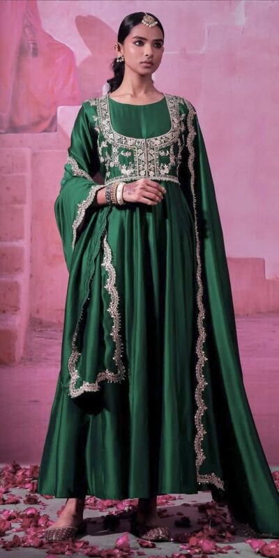 BT 5005 Green Chinon Silk Gown with Sequins Work & Embroidery Work. Best Price ₹2099. Delivery 4-6 Working Days. Shop now. | Gowns, Bollywood Gowns, Creative Gowns, Designer Gowns, Embroidered Gowns, Party Wear Gowns
