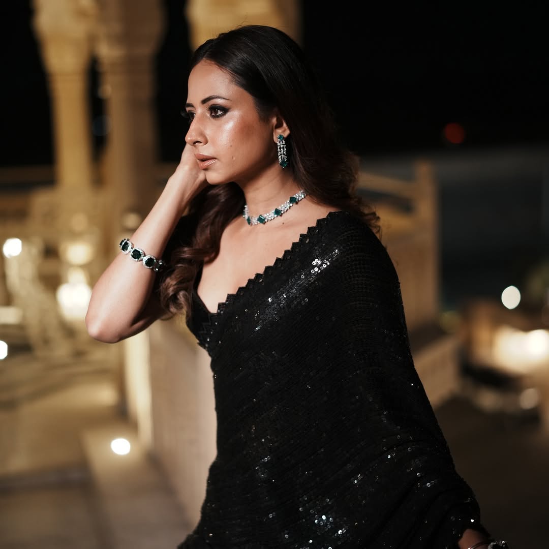 JR 636 Black Color Georgette Saree with Embroidery Work & Lace Work. Special Price ₹1899. Delivery 4-6 Working Days. Shop now. | Sarees, Bollywood Sarees, Creative Sarees, Designer Sarees, Embroidered Sarees, Ethnic Saree, Modern Digital sarees, Party Wear Sarees