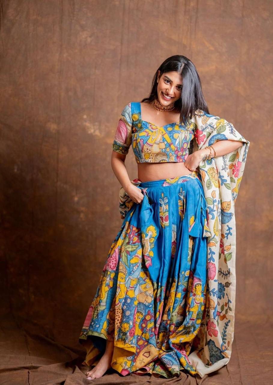 PC 425 Blue Color Chent Crep Lehenga Choli with Kalamkari Print. Special Price ₹2049. Delivery 4-6 Working Days. Shop now. | Lehenga, Bollywood Lehenga, Creative Lehenga, Designer Lehenga, Embroidered Lehenga, Party Wear Lehenga