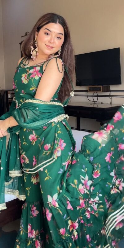 KD 1562 Green Faux Georgette Salwar Suit Perfect for Wedding, Party, Ethnic Day, Traditional Day, Family Gatherings – . Exclusive Offer ₹2099. Deliver | Jump Suits, Salwar suit, Casual Suits, Creative suits, Designer Suits, Palazzo Suits, Party Wear Suits, Patiala Suits, Straight Suits