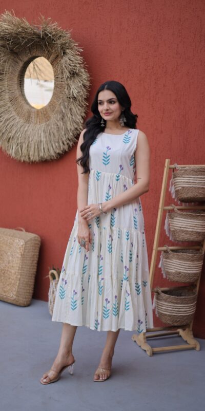 KA 1248 White Cotton Kurti with Printed Work.Wedding, Party, Festive, Events, Exclusive Offer ₹1519. Delivery 4-6 Working Days. Shop now. | Kurti, Bollywood Kurti, Creative Kurtis, Designer Kurti, Party Wear Kurti, Selfie Kurti