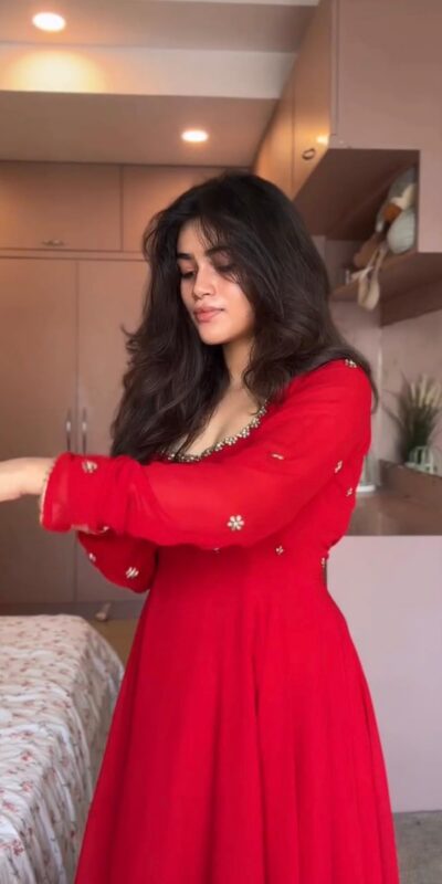 ZB 5074 Red Faux Georgette Gown Perfect for Wedding, Party, Raksha Bandhan, Temple Visit, Onam – . Get it for ₹1899. Delivery 4-6 Working Days. Shop now | Gowns, Bollywood Gowns, Creative Gowns, Designer Gowns, Embroidered Gowns, Party Wear Gowns