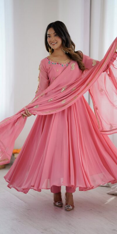 SRK 5363 Dusty Pink | Dusty Pink Faux Georgette Gown with Sequins Work & Embroidery Work. Affordable Price ₹2099. Delivery 4-6 Working Days. Shop now. | Gowns, Bollywood Gowns, Creative Gowns, Designer Gowns, Embroidered Gowns, Party Wear Gowns