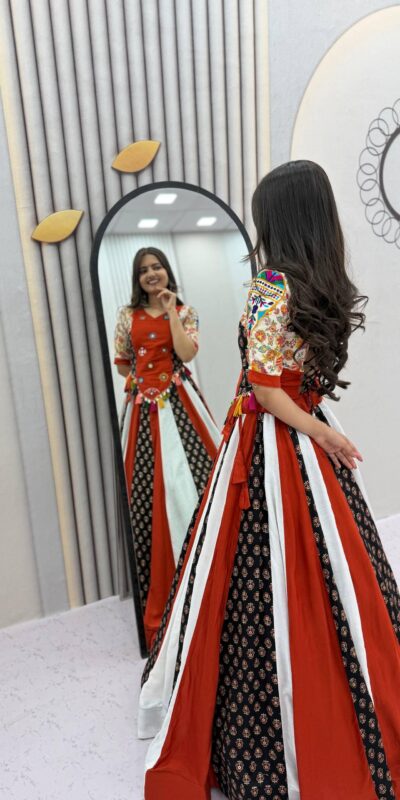 PC 587 Red in Pure Cotton Mirror Work & Gamthi Work Lehenga Choli . Exclusive Offer ₹3049. Delivery 4-6 Working Days. Shop now. | Lehenga, Bollywood Lehenga, Creative Lehenga, Designer Lehenga, Embroidered Lehenga, Party Wear Lehenga