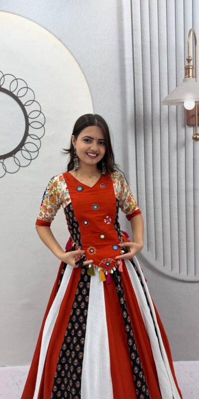 PC 587 Red in Pure Cotton Mirror Work & Gamthi Work Lehenga Choli . Exclusive Offer ₹3049. Delivery 4-6 Working Days. Shop now. | Lehenga, Bollywood Lehenga, Creative Lehenga, Designer Lehenga, Embroidered Lehenga, Party Wear Lehenga
