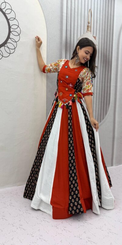 PC 587 Red in Pure Cotton Mirror Work & Gamthi Work Lehenga Choli . Exclusive Offer ₹3049. Delivery 4-6 Working Days. Shop now. | Lehenga, Bollywood Lehenga, Creative Lehenga, Designer Lehenga, Embroidered Lehenga, Party Wear Lehenga
