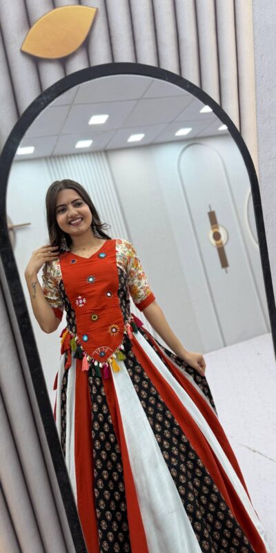 PC 587 Red in Pure Cotton Mirror Work & Gamthi Work Lehenga Choli . Exclusive Offer ₹3049. Delivery 4-6 Working Days. Shop now. | Lehenga, Bollywood Lehenga, Creative Lehenga, Designer Lehenga, Embroidered Lehenga, Party Wear Lehenga