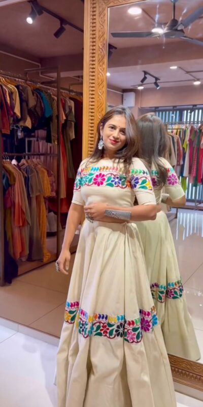 AD 211 White Kora Cotton Lehenga Choli erfect for Wedding, Party, Haldi, Traditional Day, Makar Sankranti – . Special Price ₹2049. Delivery 4-6 Working | Lehenga, Bollywood Lehenga, Creative Lehenga, Designer Lehenga, Embroidered Lehenga, Party Wear Lehenga