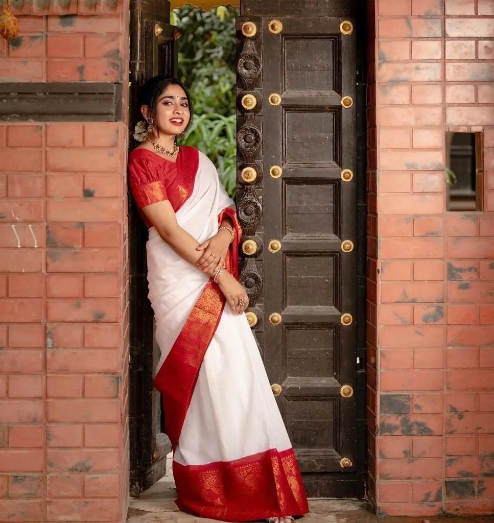 DDF White Pari White Color Soft Lichi Silk With Ordinary Design Saree Casual, Party Wear, Wedding, Events Etc. Expected Delivery 4-6 Working Days 1499/- | Sarees, Bollywood Sarees, Creative Sarees, Designer Sarees, Embroidered Sarees, Ethnic Saree, Modern Digital sarees, Party Wear Sarees