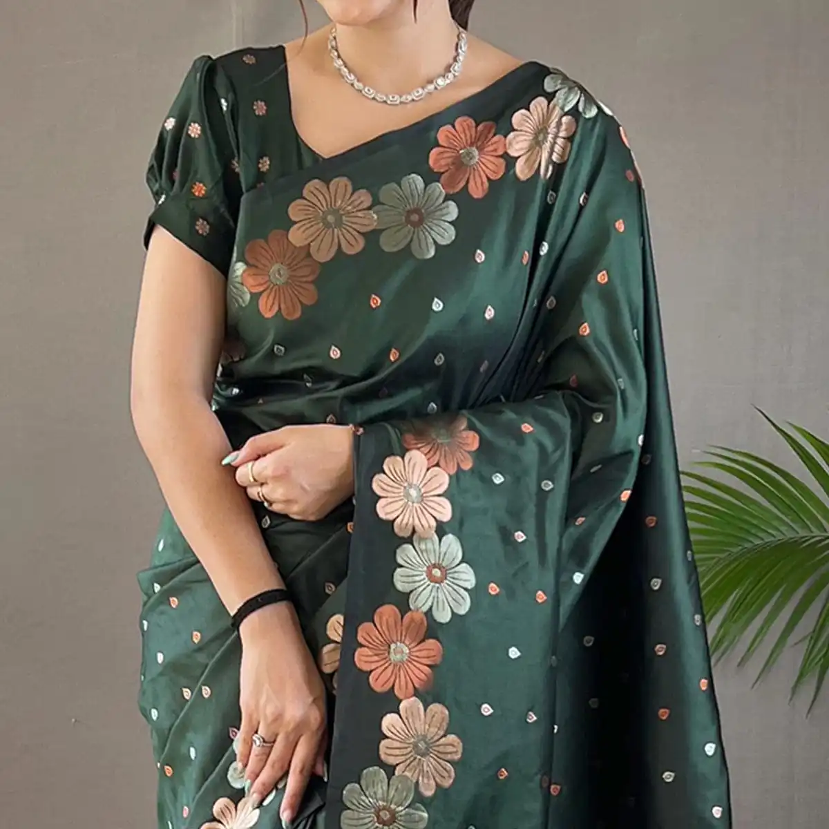 Green Soft Silk Ordinary Design Saree - Image 2