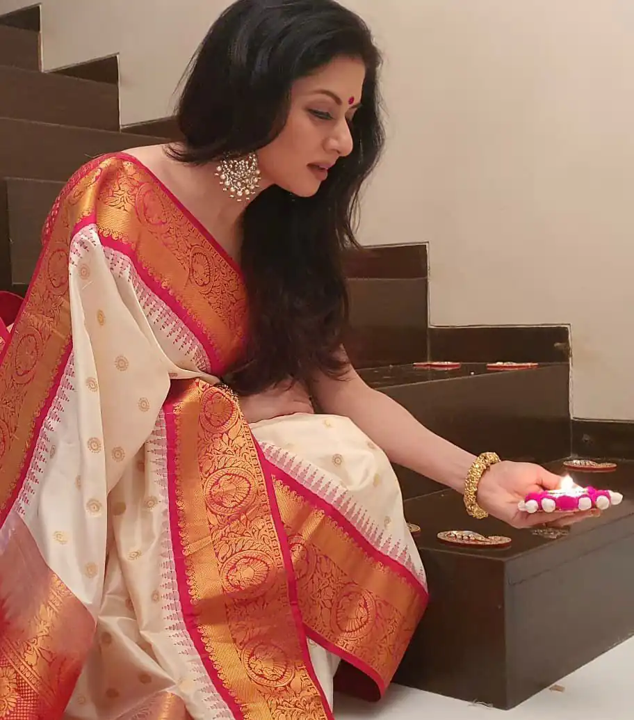 KP 4062 Cream Color Soft Lichi Silk Jacquard On All Over Saree Casual, Party Wear, Wedding, Events Etc. Expected Delivery 4-6 Working Days @1449/- | Sarees, Bollywood Sarees, Creative Sarees, Designer Sarees, Embroidered Sarees, Ethnic Saree, Modern Digital sarees, Party Wear Sarees