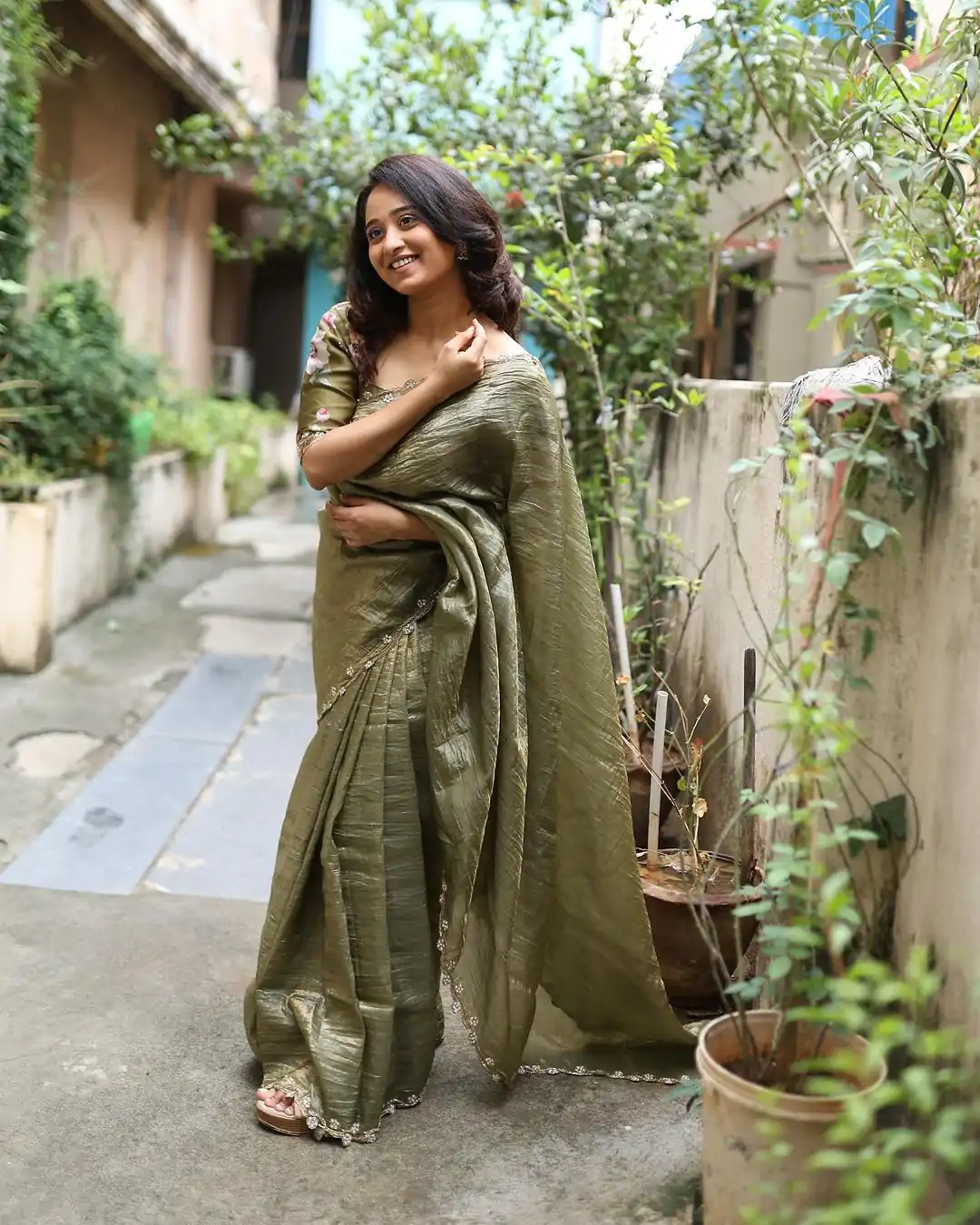 AC Gold Crush Mehendi Gold Crush with Lace Border & Lace Work Saree . Festive Deal ₹2599. Delivery 4-6 Working Days. Shop now. | Sarees, Bollywood Sarees, Creative Sarees, Designer Sarees, Embroidered Sarees, Ethnic Saree, Modern Digital sarees, Party Wear Sarees