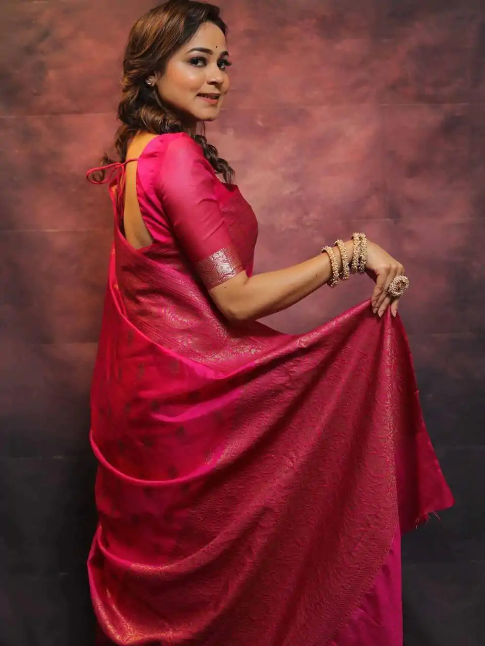KP 6010 Pink Soft Lichi Silk Jacquard Saree Perfect for Wedding, Party, Traditional Day, Family Gatherings, Sangeet . Grab it for ₹1349. Delivery 4-6 W | Sarees, Bollywood Sarees, Creative Sarees, Designer Sarees, Embroidered Sarees, Ethnic Saree, Modern Digital sarees, Party Wear Sarees
