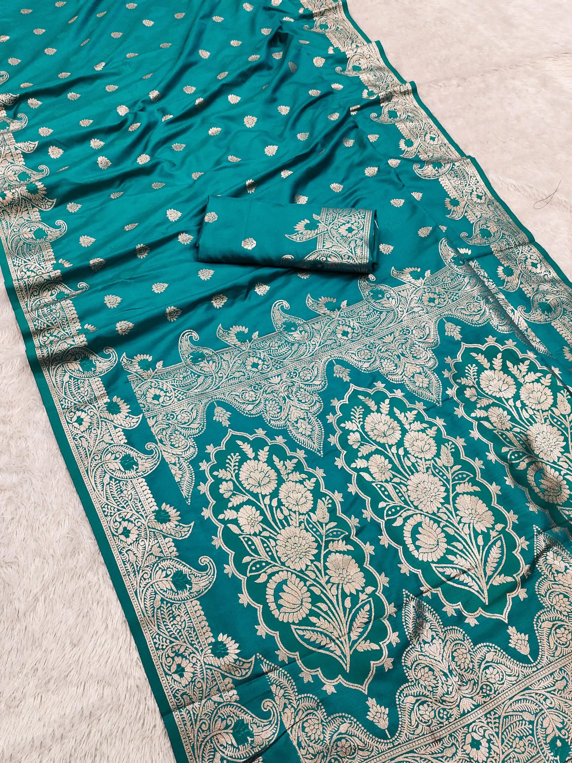 MB 43 Firozi Color Banarasi silk Saree with Lace Work & Zari Work. Wedding, Party, Festive Grab it for ₹1899. Delivery 4-6 Working Days. Shop now. | Sarees, Bollywood Sarees, Creative Sarees, Designer Sarees, Embroidered Sarees, Ethnic Saree, Modern Digital sarees, Party Wear Sarees