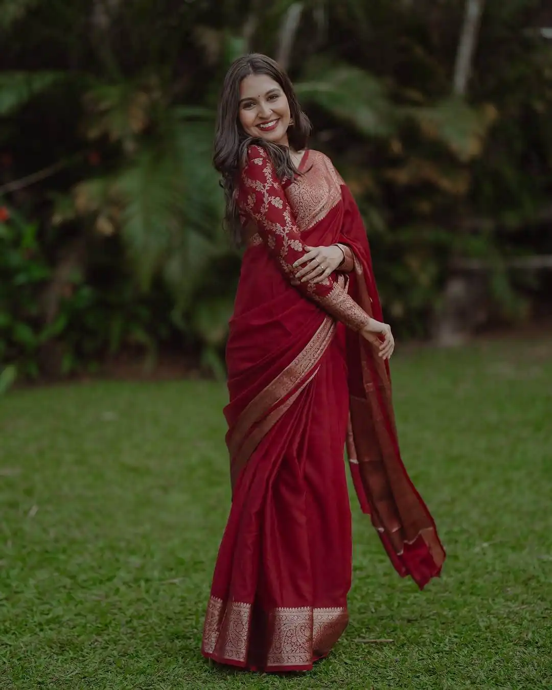 KP 6034 Red Soft Lichi Silk Saree with Lace Border & Lace Work. Exclusive Offer ₹1349. Delivery 4-6 Working Days. Shop now. | Sarees, Bollywood Sarees, Creative Sarees, Designer Sarees, Embroidered Sarees, Ethnic Saree, Modern Digital sarees, Party Wear Sarees