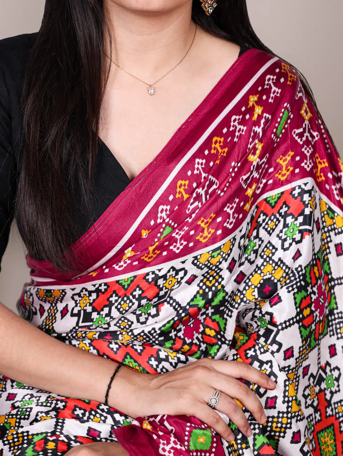 White Gaji Silk Patola Print Lagadi Patta Saree - Image 2