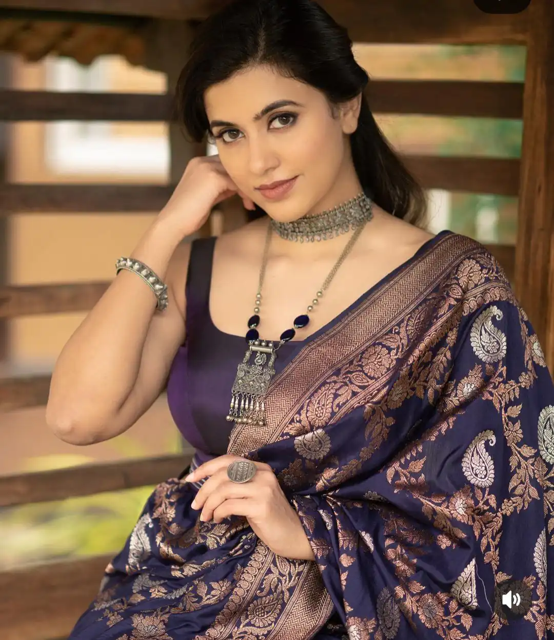 Blue Soft Lichi Silk Lace Border Work Saree - Image 6