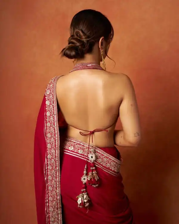 NC 5531 Red Soft Rangoli Silk Saree with Embroidery Work & Lace Work. Special Price ₹1949. Delivery 4-6 Working Days. Shop now. | Sarees, Bollywood Sarees, Creative Sarees, Designer Sarees, Embroidered Sarees, Ethnic Saree, Modern Digital sarees, Party Wear Sarees