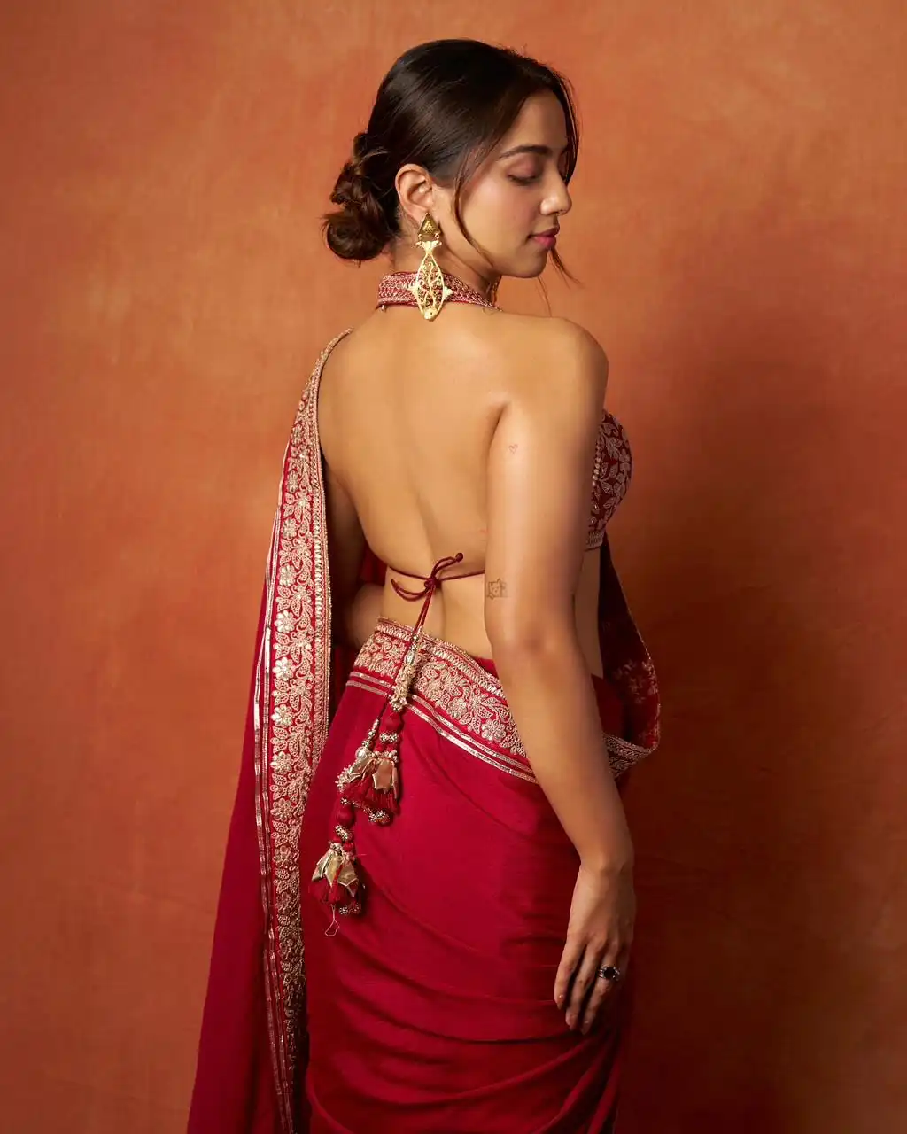 NC 5531 Red Soft Rangoli Silk Saree with Embroidery Work & Lace Work. Special Price ₹1949. Delivery 4-6 Working Days. Shop now. | Sarees, Bollywood Sarees, Creative Sarees, Designer Sarees, Embroidered Sarees, Ethnic Saree, Modern Digital sarees, Party Wear Sarees