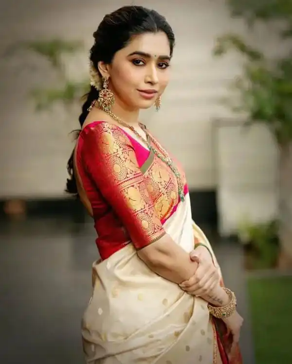 KPR 273 Off White Soft Lichi Silk Saree Perfect for Wedding, Party, Reception, Diwali, Ethnic Day – . Affordable Price ₹1449. Delivery 4-6 Working Days. | Sarees, Bollywood Sarees, Creative Sarees, Designer Sarees, Embroidered Sarees, Ethnic Saree, Modern Digital sarees, Party Wear Sarees