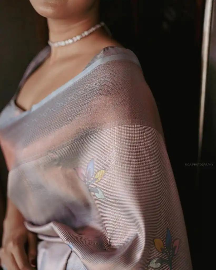 Graceful Grey Soft Lichi Silk Jacquard Work Saree