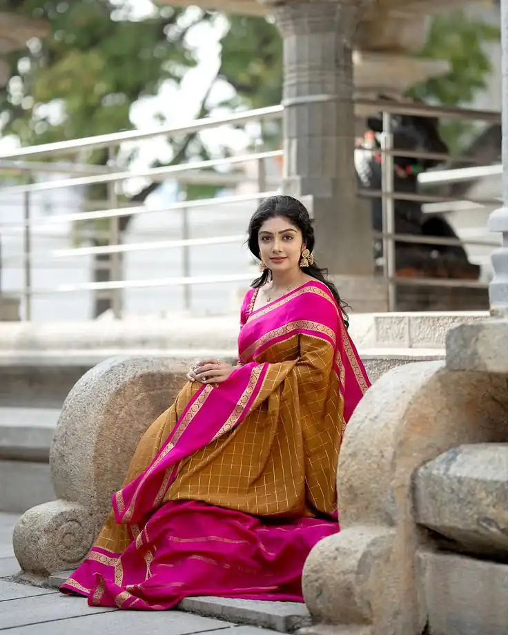 Aglow Mustered Soft Lichi Silk Jacquard Work Saree