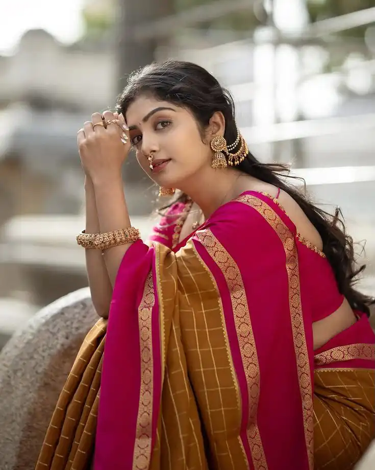 Aglow Mustered Soft Lichi Silk Jacquard Work Saree