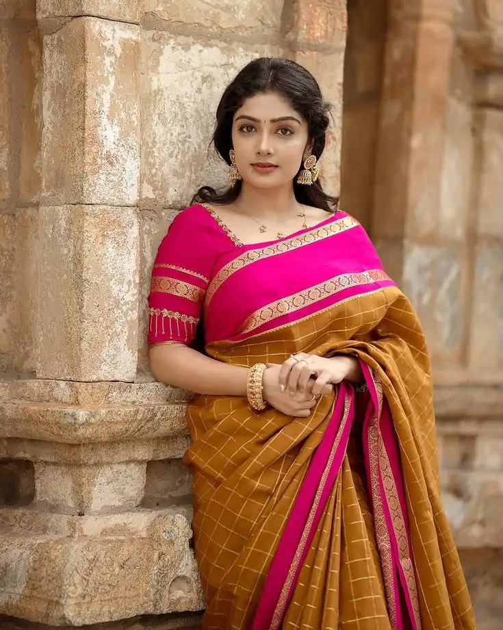 Aglow Mustered Soft Lichi Silk Jacquard Work Saree