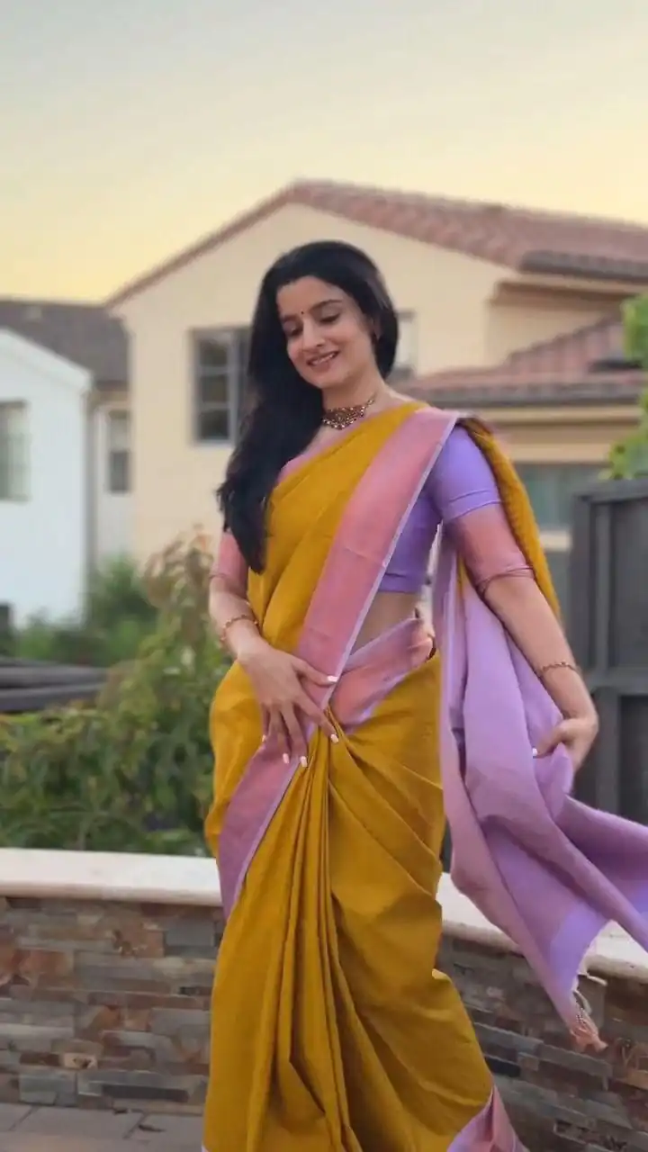 Shiny Mustered Lichi Silk Jacquard Work Saree