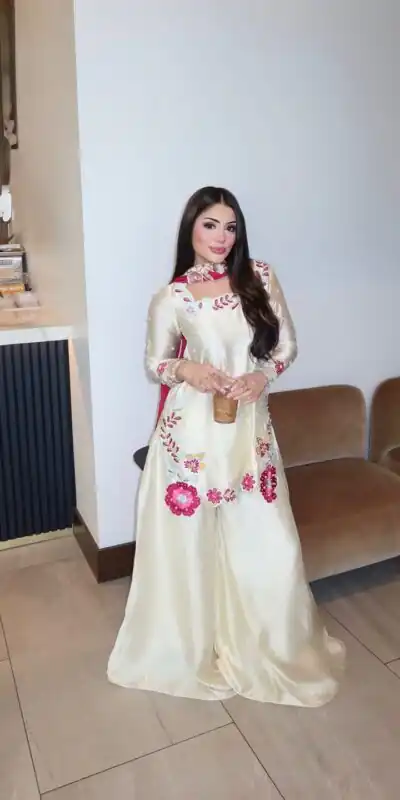 Pretty White Roman Glass Embroidery Work Salwar Suit
