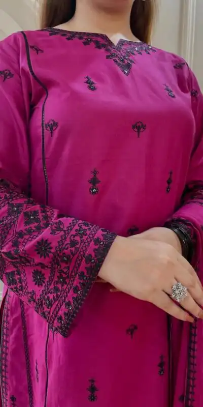 Aglow Pink Rayon Cotton Thread Work Salwar Suit