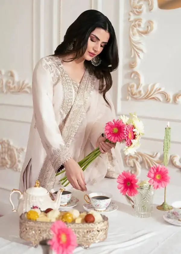 Aglow White French Crep Silk Mirror Work Salwar Suit