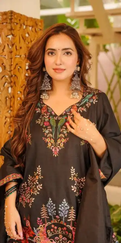 Fancy Black Rayon Thread Work Salwar Suit
