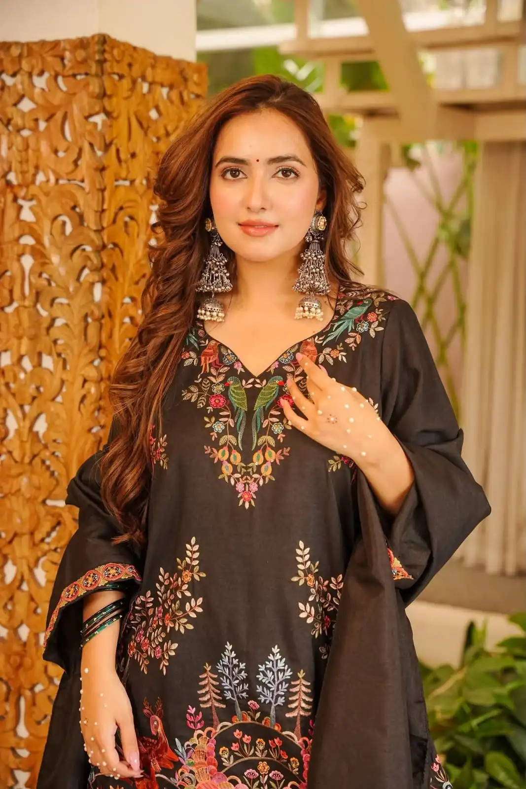 Fancy Black Rayon Thread Work Salwar Suit
